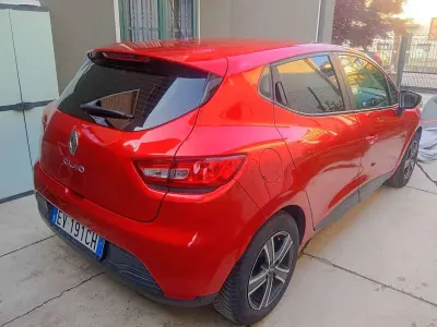 Usata Renault Clio IV Collection 75 CV (55 kW) 2014 Rosso Berlina