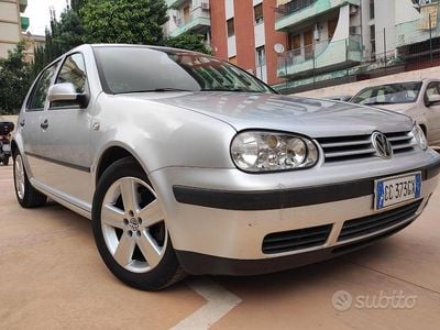 Usata VW Golf IV 101 CV (74 kW) 2001 Grigio Berlina