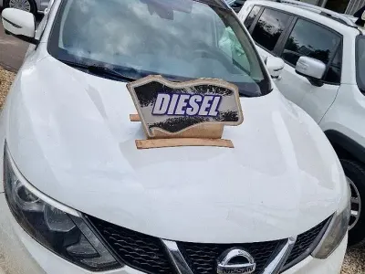 Usata Nissan Qashqai Tekna 131 CV (96 kW) 2015 Bianco SUV