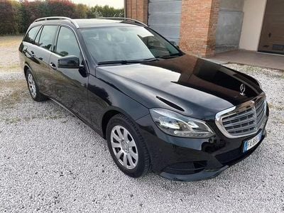 Usata Mercedes E200 Premium 136 CV (100 kW) 2015 Nero Station wagon