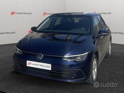 Usata VW Golf VIII Life 150 CV (110 kW) 2021 Blu Berlina