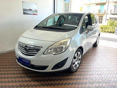 Usado Opel Meriva Cosmo 101 CV (74 kW) 2011 Blanco Monovolumen