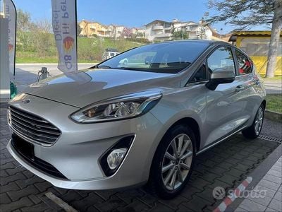 Usata Ford Fiesta Titanium 86 CV (63 kW) 2019 Grigio Utilitaria