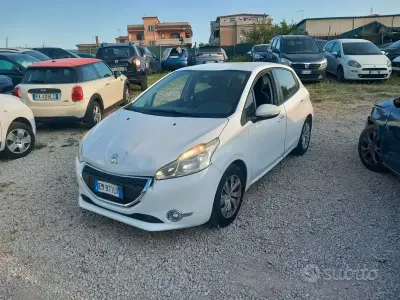 Usata Peugeot 208 Active 82 CV (60 kW) 2012 Bianco Utilitaria