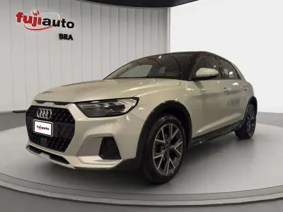 Usata Audi A1 Admired 110 CV (80 kW) 2023 Glacier white & black SUV