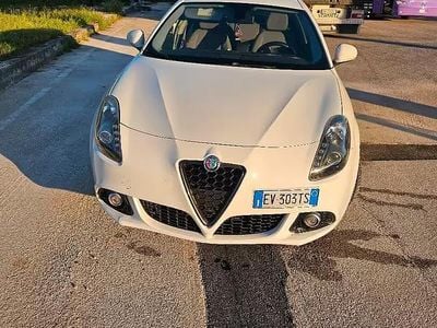 Second-hand Alfa Romeo Giulietta Distinctive 120 CP (88 kW) 2014 Alb Hatchback