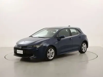 Usata Toyota Corolla Hybrid Business Edition 122 CV (89 kW) 2020 Blu Berlina