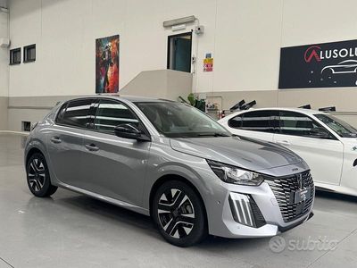 Usata Peugeot 208 Allure 101 CV (74 kW) 2024 Grigio Utilitaria