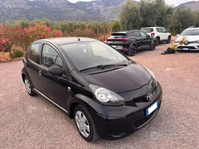 Usata Toyota Aygo Connect Style 68 CV (50 kW) 2011 Nero Utilitaria