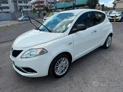 Usata Lancia Ypsilon 69 CV (50 kW) 2016 Bianco Utilitaria