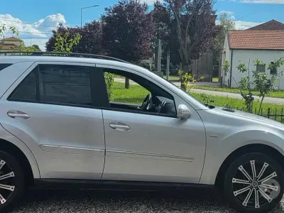 Usata Mercedes ML320 224 CV (164 kW) 2008 Grigio SUV