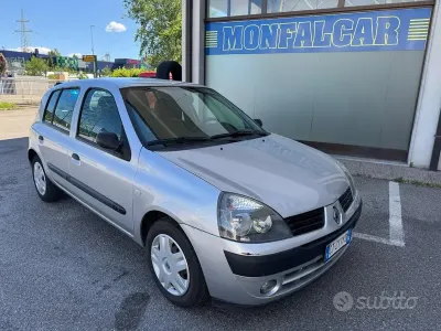 Usata Renault Clio II 58 CV (42 kW) 2005 Grigio Berlina