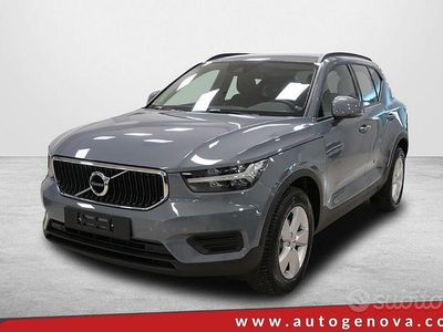 Usata Volvo XC40 Momentum 129 CV (94 kW) 2022 Grigio SUV