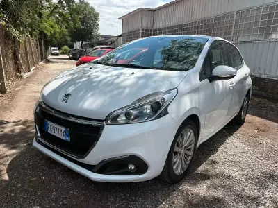Usata Peugeot 208 Active 75 CV (55 kW) 2016 Bianco Utilitaria