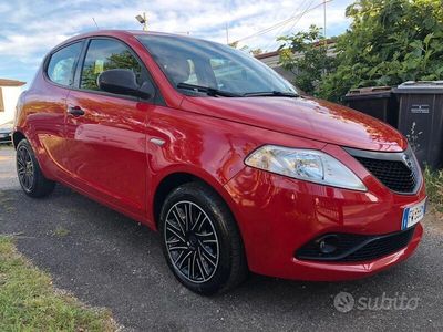 Usata Lancia Ypsilon Gold 69 CV (50 kW) 2019 Rosso Utilitaria