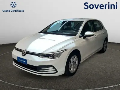 Usata VW Golf VIII Life 110 CV (80 kW) 2022 Bianco Utilitaria