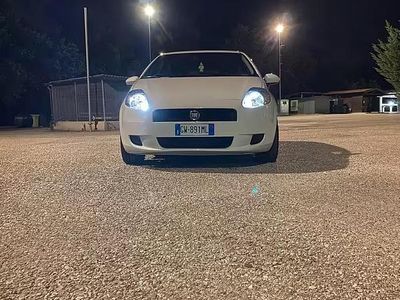 Usata Fiat Grande Punto 75 CV (55 kW) 2006 Bianco Utilitaria