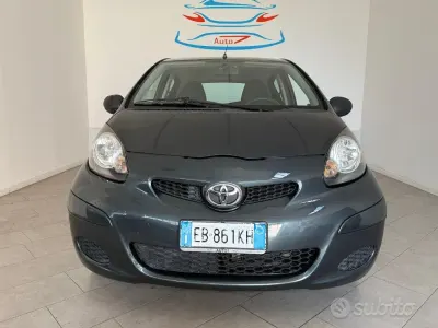 Usata Toyota Aygo 68 CV (50 kW) 2010 Grigio Utilitaria