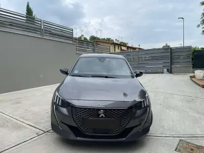 Usata Peugeot 208 GT 131 CV (96 kW) 2023 Grigio Utilitaria
