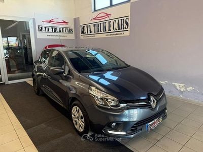 Usata Renault Clio IV 73 CV (53 kW) 2017 Gray Berlina