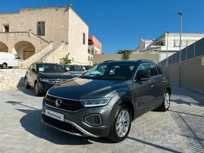 Usata VW T-Roc Life 110 CV (80 kW) 2023 Grigio SUV