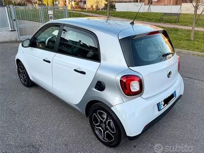 Begagnad Smart ForFour 71 HK (52 kW) 2019 Vit Halvkombi