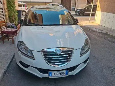 Usata Lancia Delta 190 CV (139 kW) 2011 Bianco Utilitaria