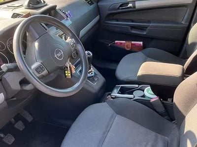 Usata Opel Zafira 2007 Grigio Monovolume