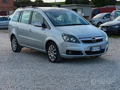 Begagnad Opel Zafira Cosmo 94 HK (69 kW) 2007 Grå Minibuss