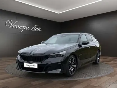 Usata BMW 530e M Sport 298 CV (219 kW) 2025 Nero Station wagon