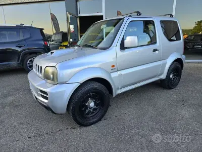 Usata Suzuki Jimny 86 CV (63 kW) 2006 Argento SUV