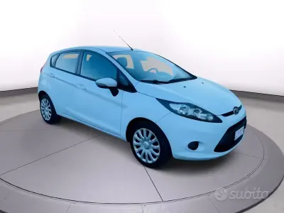 Usata Ford Fiesta 68 CV (50 kW) 2010 Bianco Berlina
