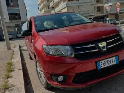 Usata Dacia Sandero 75 CV (55 kW) 2014 Rosso Berlina