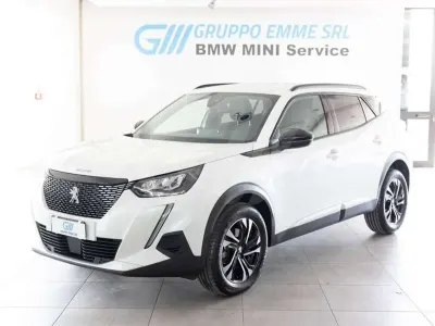 Usata Peugeot 2008 Allure 131 CV (96 kW) 2023 Bianco perla SUV