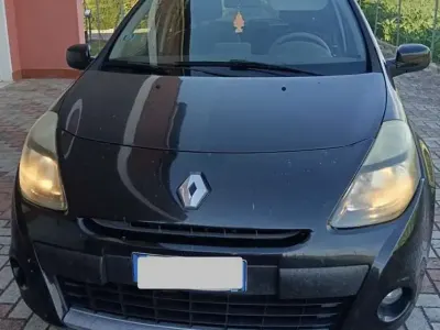 Usata Renault Clio II Dynamique 75 CV (55 kW) 2010 Berlina