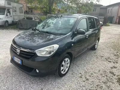 Begagnad Dacia Lodgy Lauréate 90 HK (66 kW) 2013 Svart Minibuss