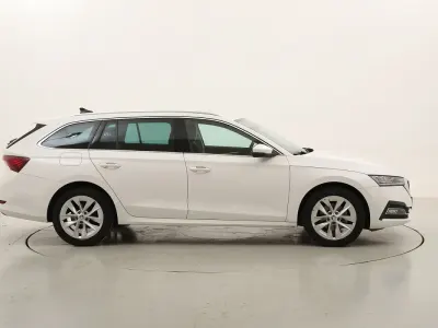 Usata Skoda Octavia Style 150 CV (110 kW) 2023 Biancobianco Station wagon