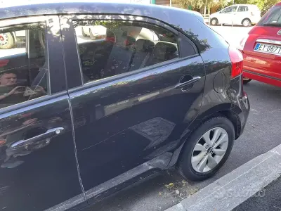 Usata Kia Rio Active 85 CV (62 kW) 2015 Nero Berlina