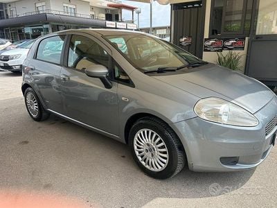 Usado Fiat Grande Punto Emotion 90 HP (66 kW) 2006 Cinzento Citadino