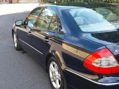 Usata Mercedes E220 Avantgarde 170 CV (125 kW) 2007 Blu Berlina