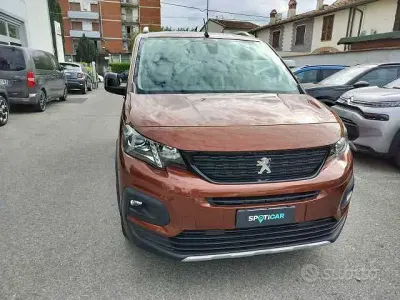 Begagnad Peugeot Rifter GT 131 HK (96 kW) 2022 Orange Minibuss