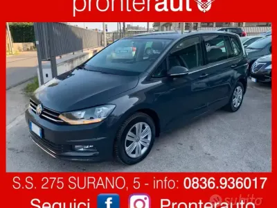Begagnad VW Touran Executive 110 HK (80 kW) 2016 Grå Minibuss