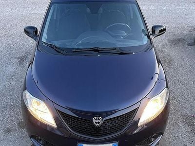Usata Lancia Ypsilon Gold 69 CV (50 kW) 2018 Blu Utilitaria