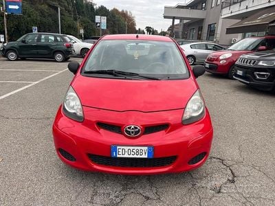 Usata Toyota Aygo Sol 68 CV (50 kW) 2010 Rosso Utilitaria