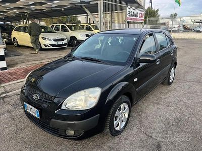Usata Kia Rio LX 110 CV (80 kW) 2007 Nero Berlina