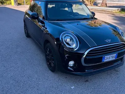 Usata Mini Cooper D 116 CV (85 kW) 2019 Nero Utilitaria