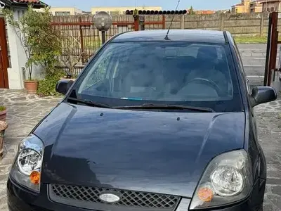 Usata Ford Fiesta 68 CV (50 kW) 2008 Blu Utilitaria