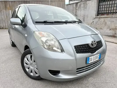 Usata Toyota Yaris 90 CV (66 kW) 2006 Grigio Berlina