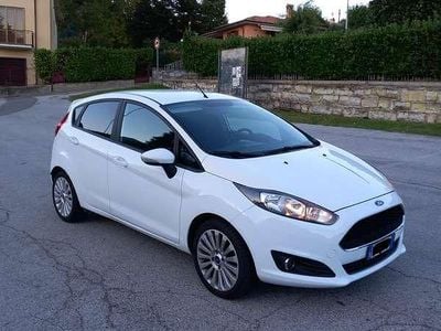 Begagnad Ford Fiesta Business Edition 75 HK (55 kW) 2017 Vit Van