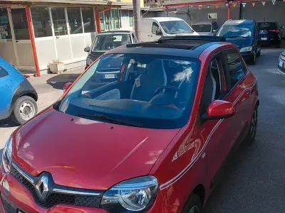 Usata Renault Twingo SE 69 CV (50 kW) 2015 Rosso Utilitaria